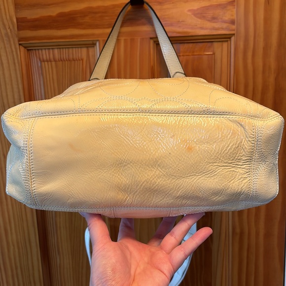 Coach F19282 Signature Stitched Patent Leather Shoulder Bag Purse Cream - Picture 7 of 13